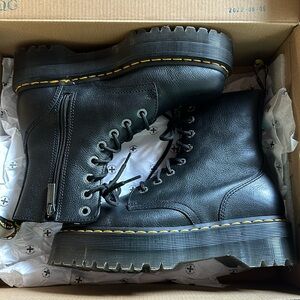 Doc Marten Jadon III boot Pisa leather platforms